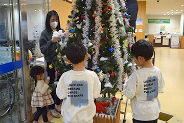 附属病院外来クリスマス飾り