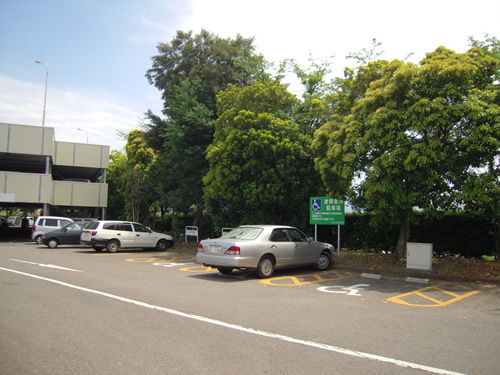 身障者用の駐車場 身障者用の駐車場